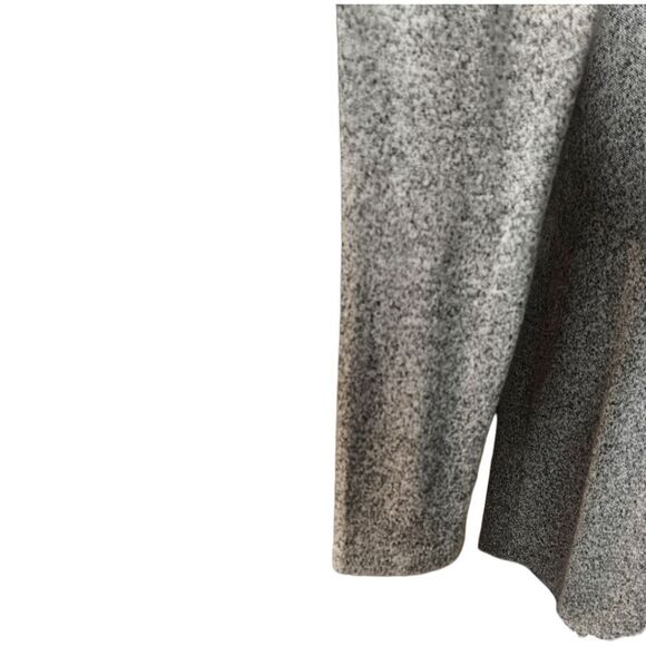 89th+Madison Plus Size Women's Gray LongSleeve Shoulder detail Top Size 1X NWOT - Picture 8 of 13